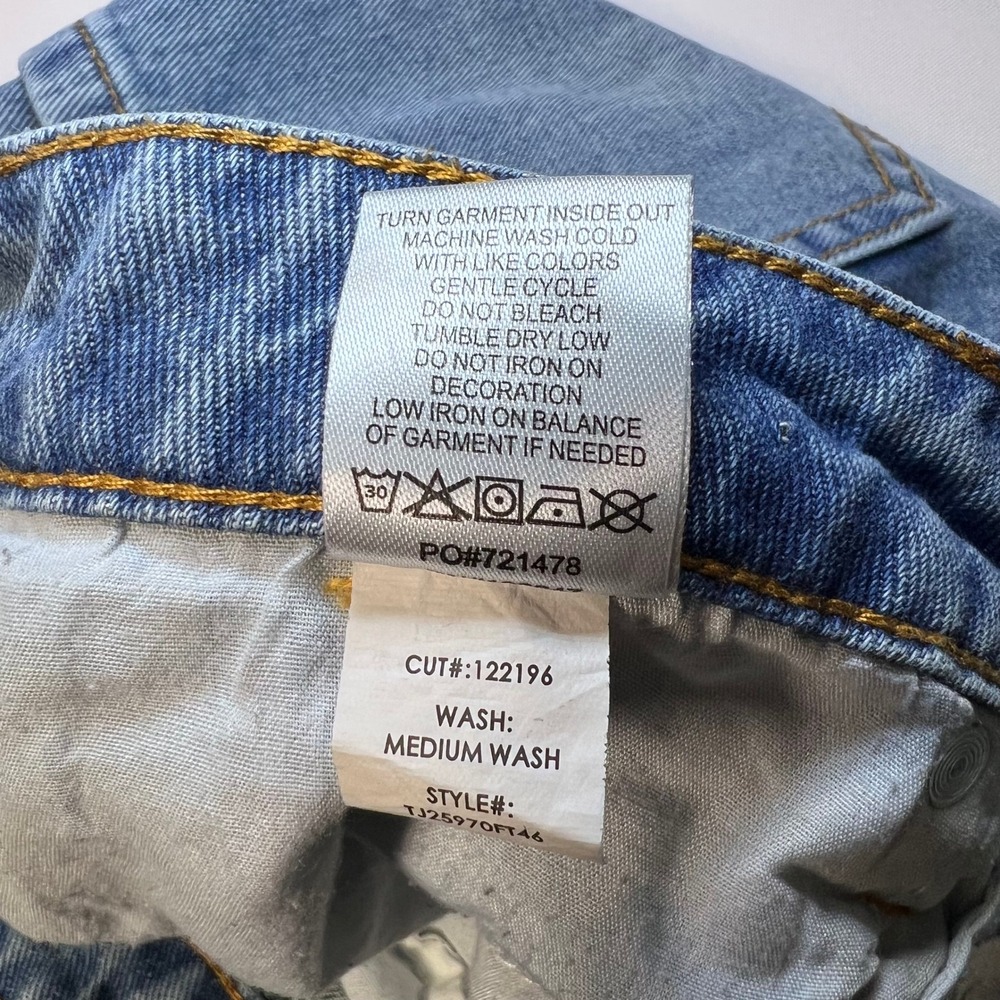 Von Dutch Wide Leg Jeans Womens 13 Blue Medium Wash Y2K Baggy Logo Patch Graphic - Picture 5 of 16